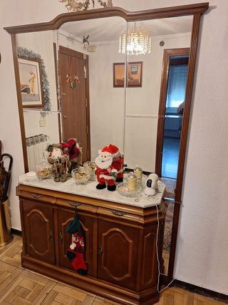 Recibidor de madera con mármol