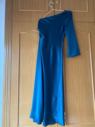 Vestido fiesta asimétrico azul petróleo.
