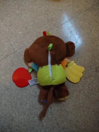 Mono de peluche musical para bebé