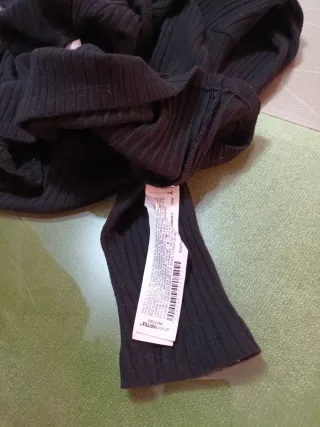 Jersey negro cuello alto