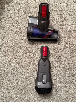 Aspirador Dyson con accesorios