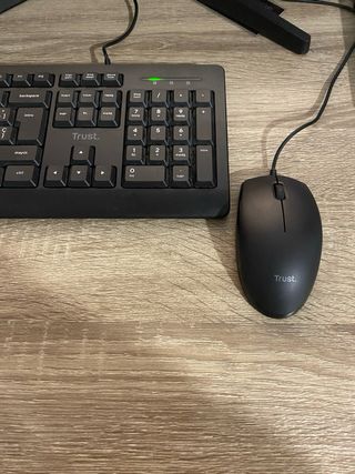 HP Slim S01 Como Nuevo 8GB SSD Win11 Pro + Teclado