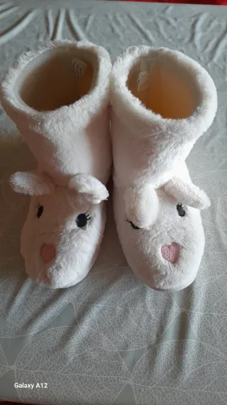 Zapatillas de conejo blancas y rosas