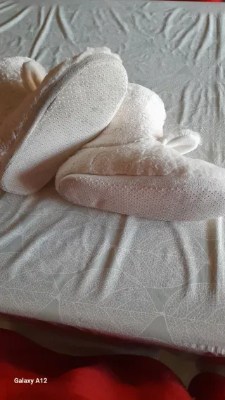 Zapatillas de conejo blancas y rosas