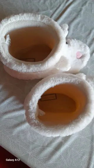 Zapatillas de conejo blancas y rosas