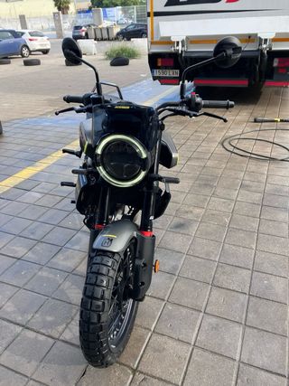 Husqvarna Svartpilen 125