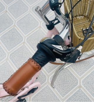 Bicicleta rosa niña con cesta