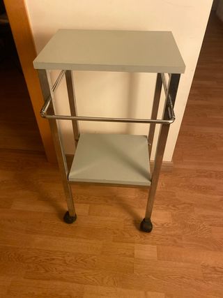 Carrito para aparatología con ruedas