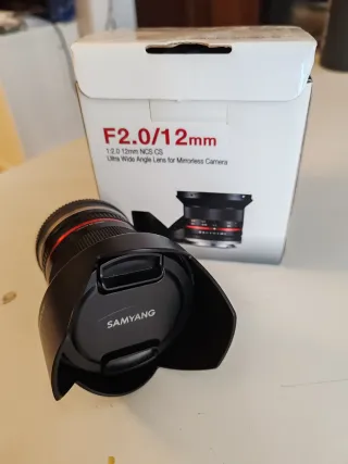 Samyang F2.0/12mm Obiettivo Grandangolo