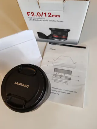 Samyang F2.0/12mm Obiettivo Grandangolo