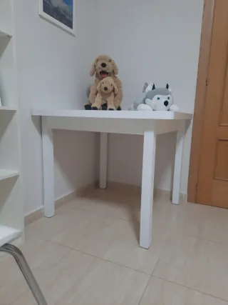 Mesa extensible de madera blanca