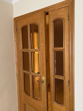 Puerta salón de roble con cristal. 110cm.