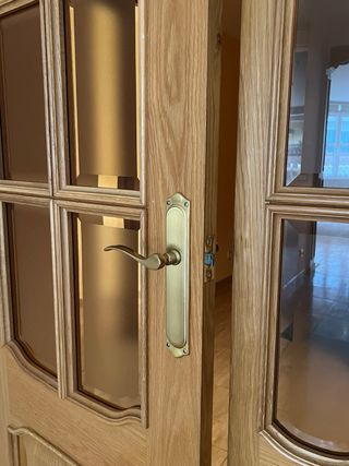 Puerta salón de roble con cristal. 110cm.