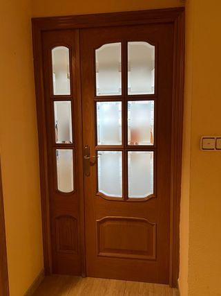 Puerta salón de roble con cristal. 110cm.