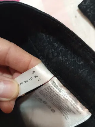 Pantalón negro estampado talla 38