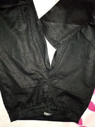 Pantalón negro estampado talla 38