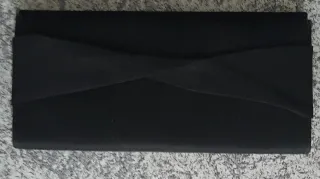 Cartera de fiesta negra y marrón.