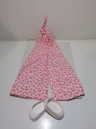 Mono floral  y zapatos para muñeca Nancy