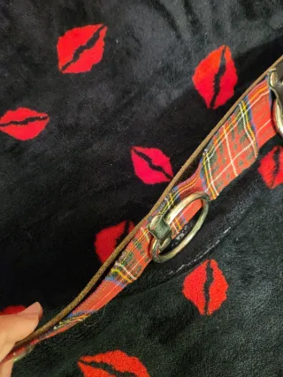 Cinturón de cuero escocés con anillas estilo punk