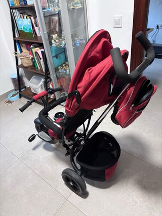 Triciclo infantil con empujador