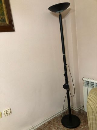 Lámpara de pie halógena negra