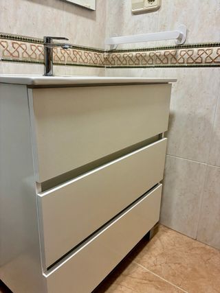 Mueble baño espejo y grifo - como nuevo