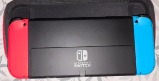 Nintendo Switch OLED + Funda + Joy-Cons