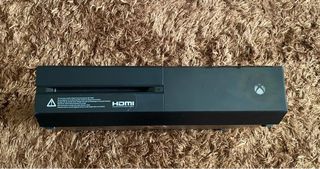 Xbox One + 5 Giochi: FIFA 16, NBA 2K16, GTA Trilog