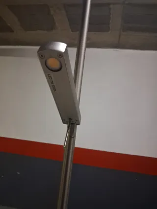 Lámpara de pie moderna metal, cristal y plástico