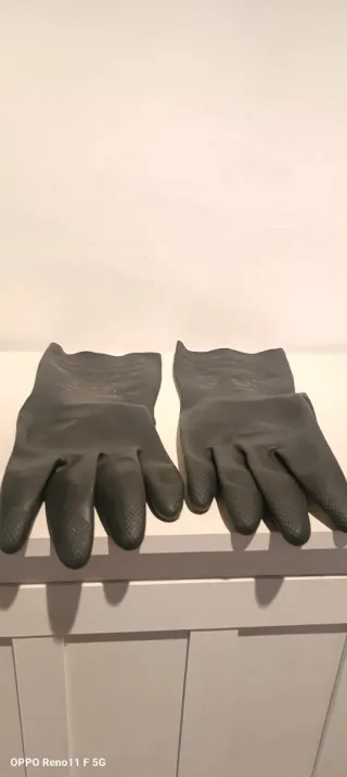 Guantes de goma Nuevos 2 pares por 2€