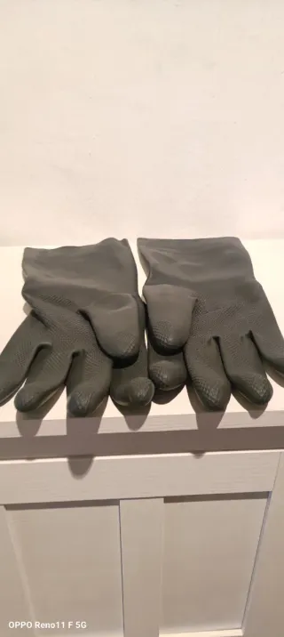 Guantes de goma Nuevos 2 pares por 2€