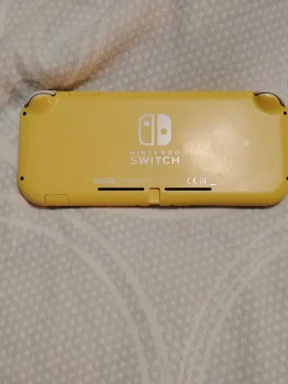 Nintendo Switch Lite Amarilla + Juego