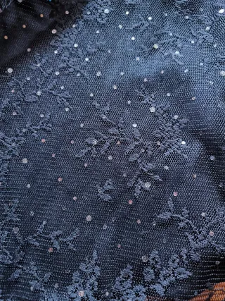 Top encaje negro con brillantes