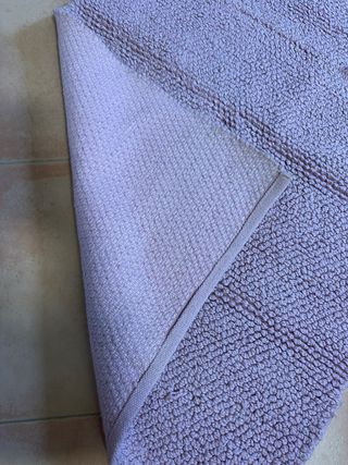 Alfombra de tela morada