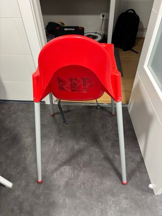 Trona IKEA con bandeja