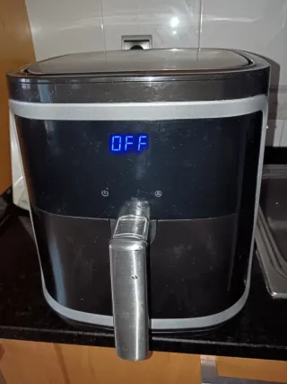 Freidora de aire negra