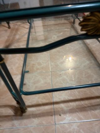 Mesa centro cristal verde y metal
