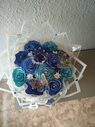 Ramo de rosas azules y turquesas