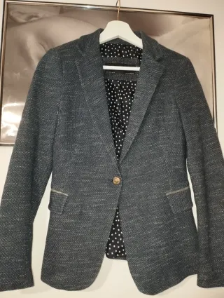 Blazer Zara azul marino y gris