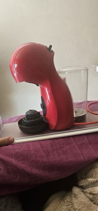 Cafetera Dolce Gusto Roja