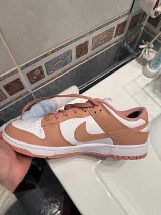 Nike Dunk Low Rosa y Blanco