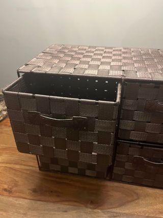 Baul y cajonera de almacenaje diseño tejido marró