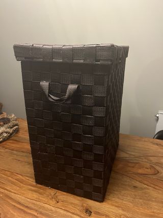 Baul y cajonera de almacenaje diseño tejido marró