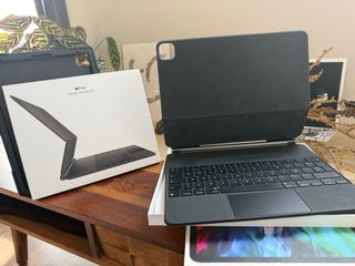 iPad Pro 12.9 + Magic Keyboard