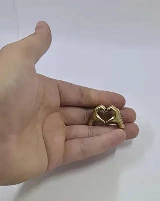 Ornamento mani cuore metallo dorato