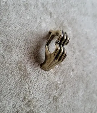 Ornamento mani cuore metallo dorato