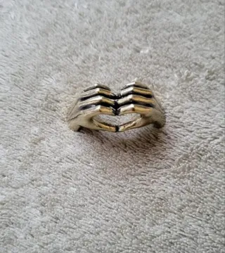 Ornamento mani cuore metallo dorato