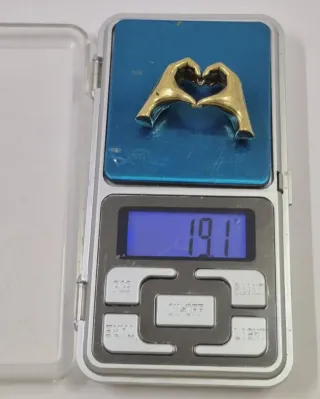 Ornamento mani cuore metallo dorato