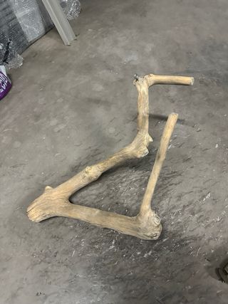 Jaula para loro con palo de apoyo