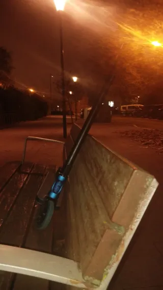 Patinete de skate azul